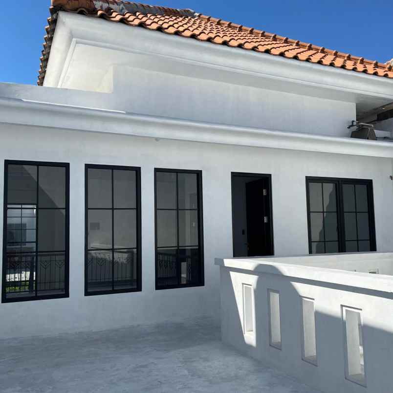 rumah jemursari regency dekat ubaya