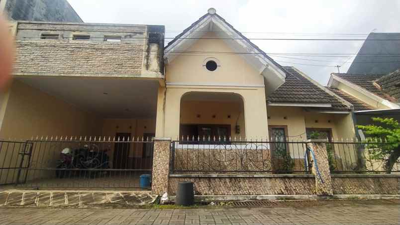 rumah jl godean km 9