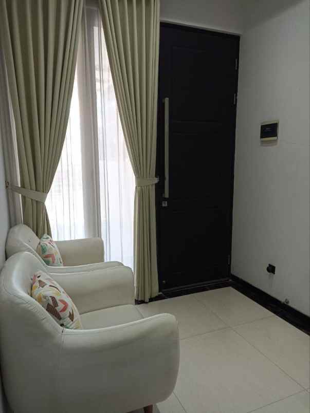 rumah lebak arum minimalis furnished carport 2