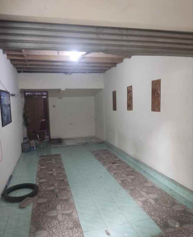 rumah luas 120m persegi bisa nego dekat stasiun