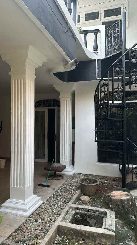 rumah luas di jatiwaringin asri pondok gede bekasi