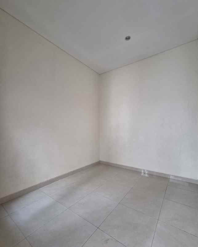 rumah manyar tirtoyoso strategis siap huni carport 2