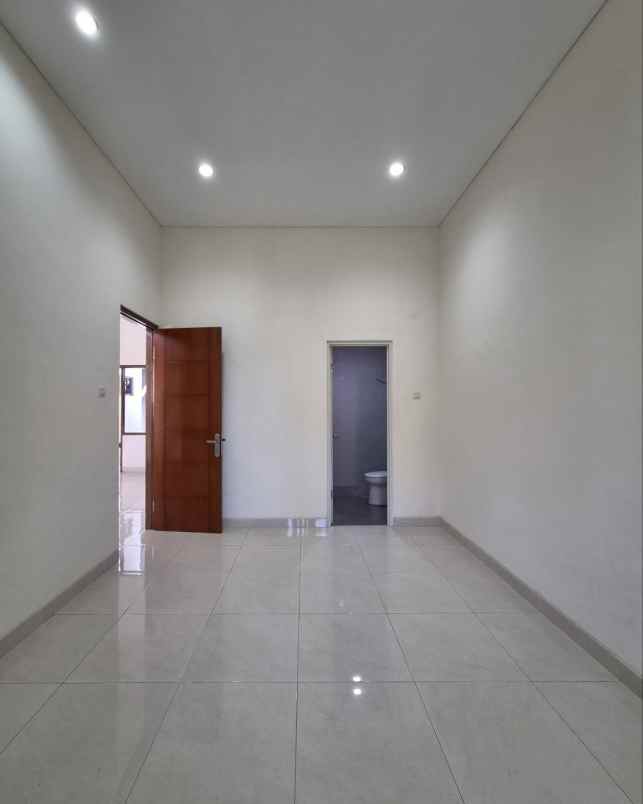 rumah manyar tirtoyoso strategis siap huni carport 2