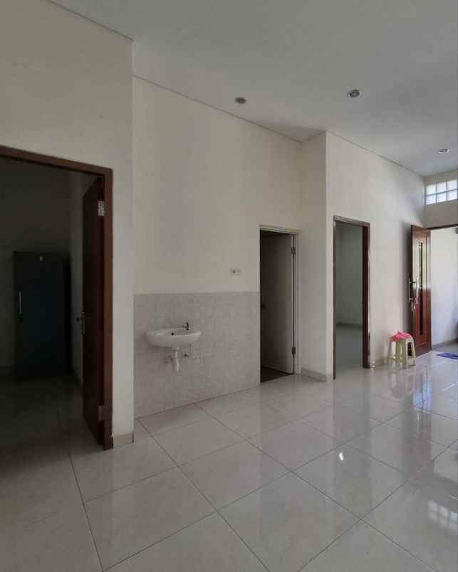 rumah manyar tirtoyoso strategis siap huni carport 2