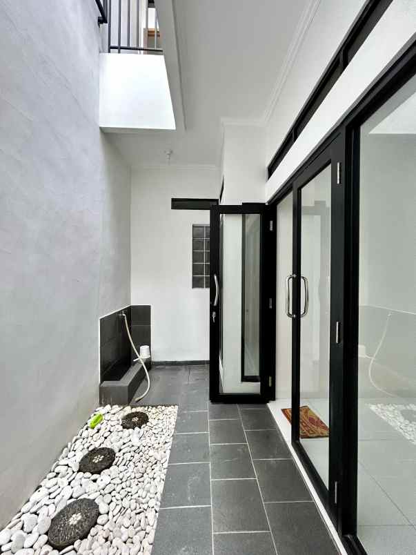 rumah masih baru di tebet barat jakarta selatan