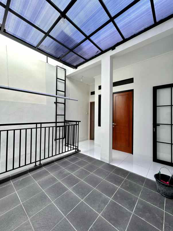rumah masih baru di tebet barat jakarta selatan