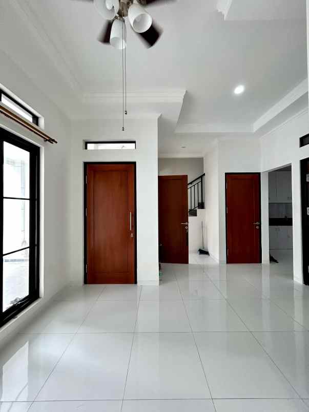 rumah masih baru di tebet barat jakarta selatan