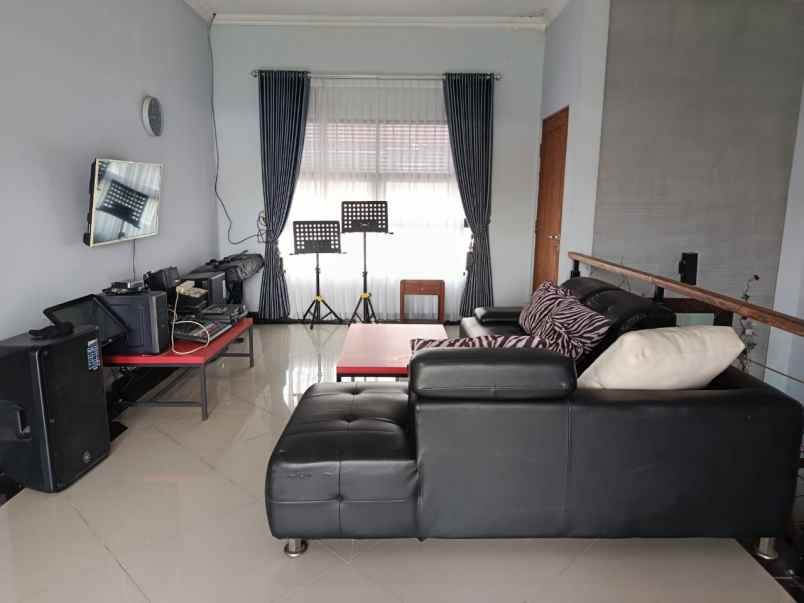 rumah mewah 2 lantai dekat terminal jombor sleman