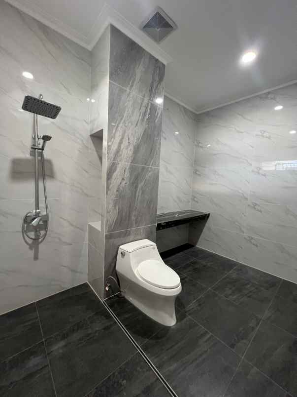 rumah mewah batununggal dekat sekolah aloysius bandung