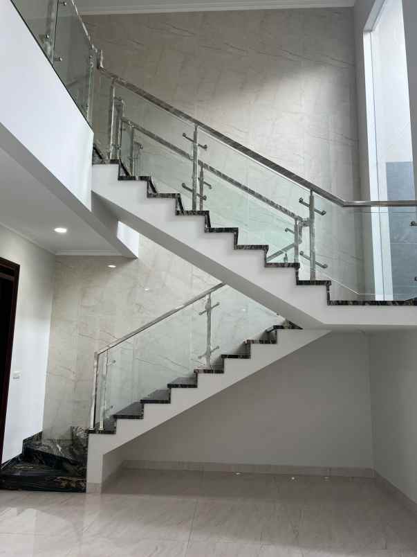 rumah mewah batununggal dekat sekolah aloysius bandung