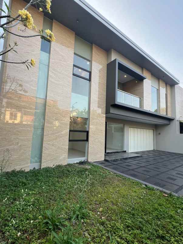 rumah mewah batununggal dekat sekolah aloysius bandung