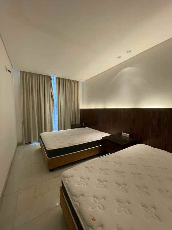 rumah mewah bergaya tropical di menteng jakarta pusat