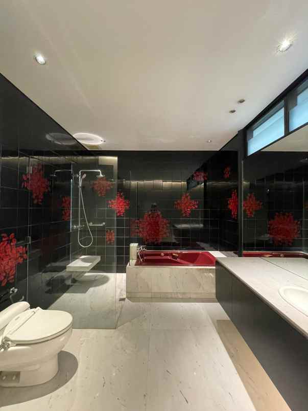 rumah mewah bergaya tropical di menteng jakarta pusat