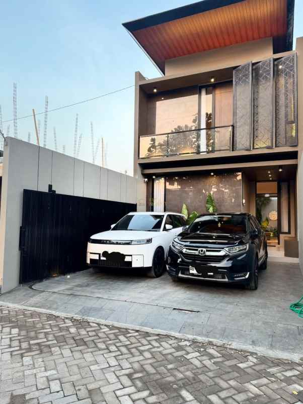 rumah mewah private pool dekat pasar gentan