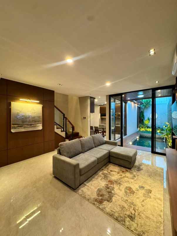rumah mewah private pool dekat pasar gentan
