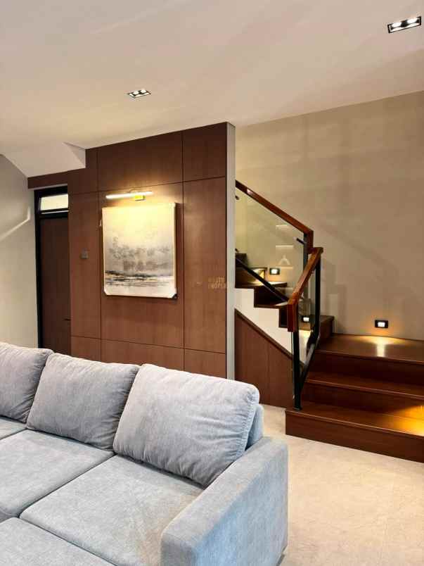 rumah mewah private pool dekat pasar gentan