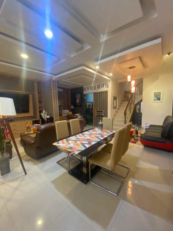 rumah mewah semi furnish di caringin bandung