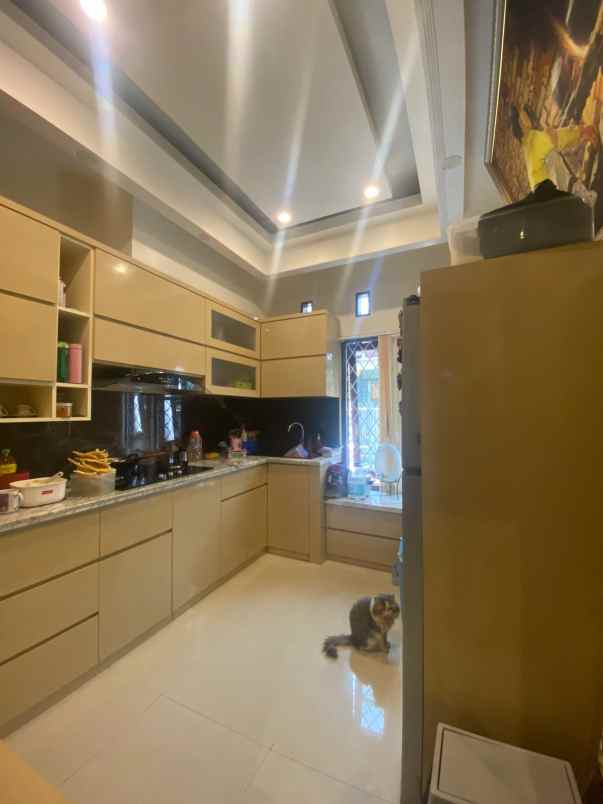 rumah mewah semi furnish di caringin bandung