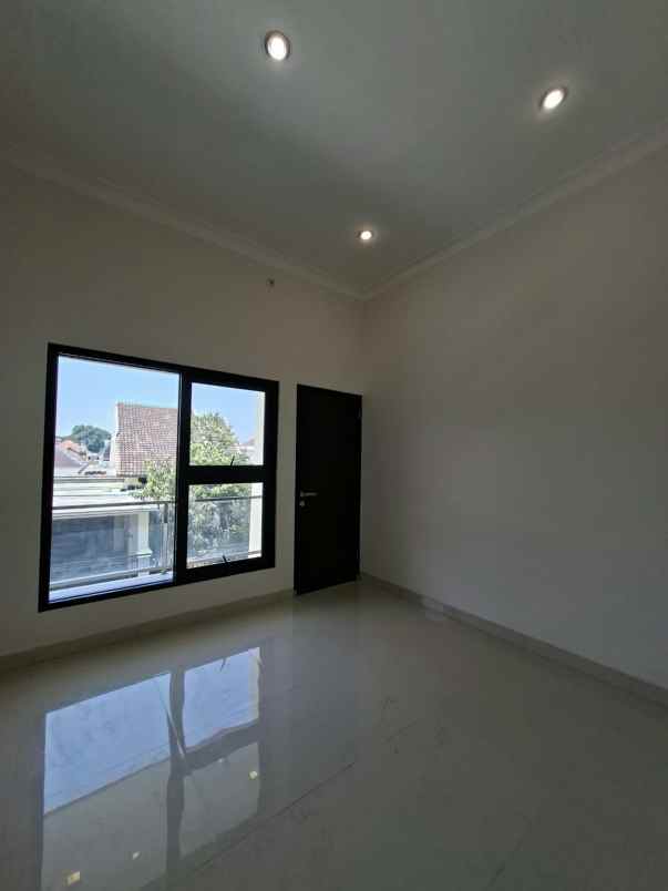 rumah modern luas lokasi di sulfat malang