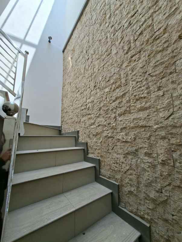 rumah modern luas lokasi di sulfat malang