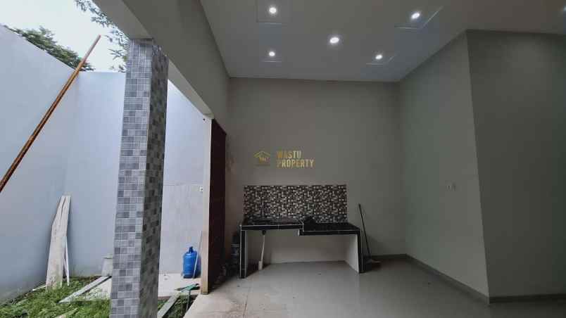 rumah modern tipe besar dekat stadion maguwoharjo