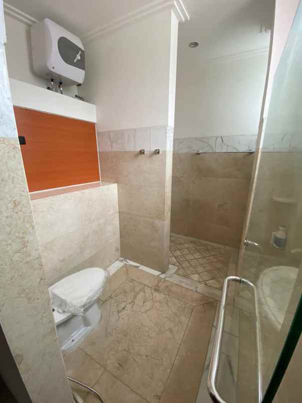 rumah nyaman 2 lantai di cilandak jkt selatan