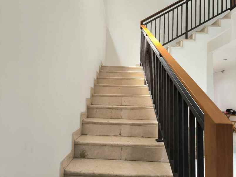 rumah nyaman 2 lantai di cilandak jkt selatan