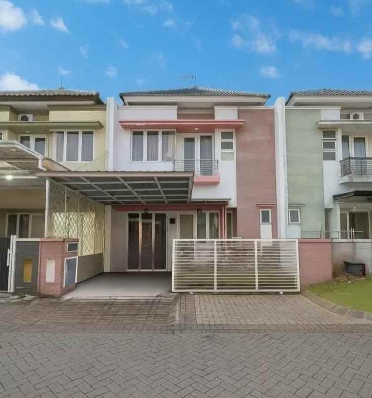 rumah pakuwon city surabaya 2 lantai row jalan 3 mobil