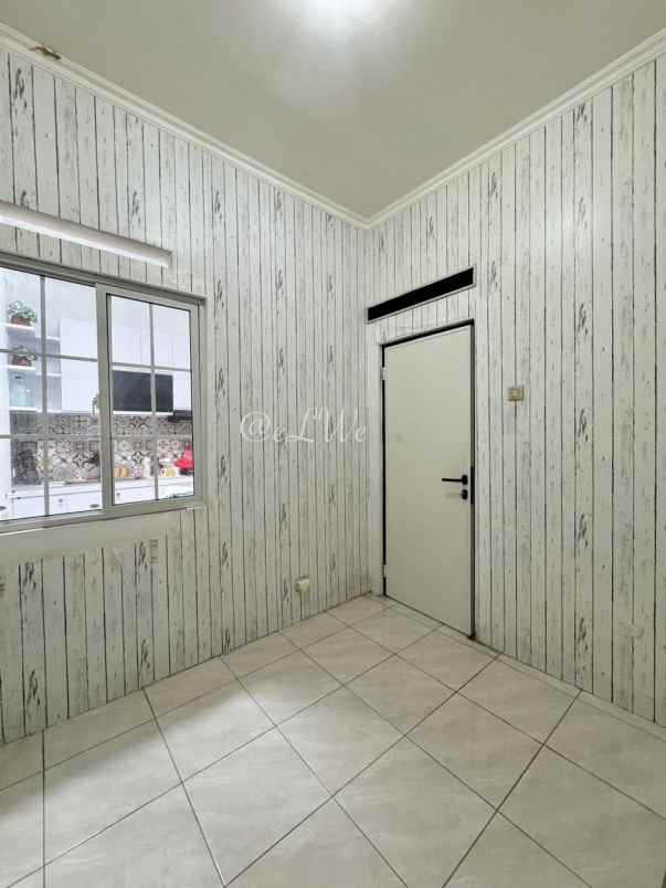 rumah second terawat di area bintaro tangsel