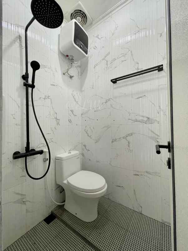 rumah second terawat di area bintaro tangsel