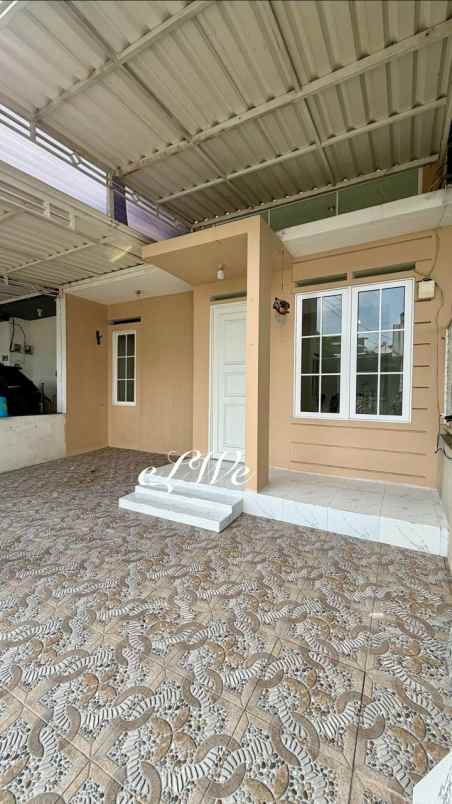 rumah second terawat di area bintaro tangsel
