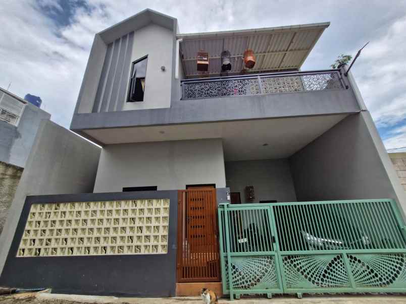 rumah siap huni 2 lantai di limo depok