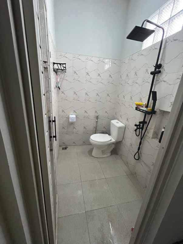 rumah siap huni 2 lantai di limo depok