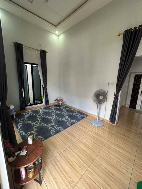 rumah siap huni 2 lantai di limo depok