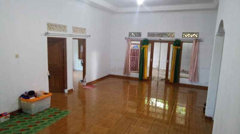 rumah super luas usaha toko material