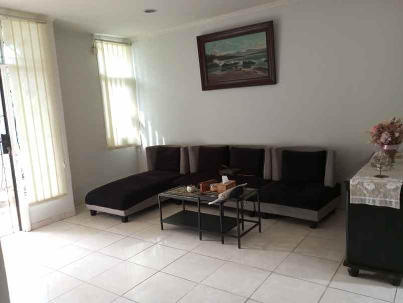 rumah tinggal lippo cikarang