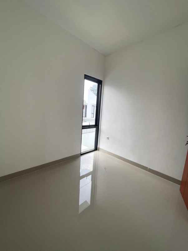 rumah tropis cocok untuk berkebun di halaman belakang