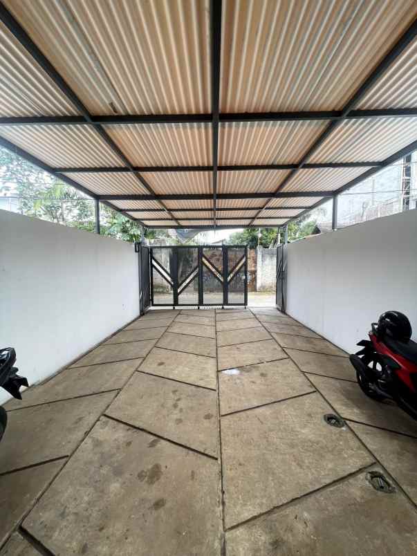 rumah tropis cocok untuk berkebun di halaman belakang