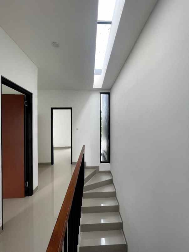 rumah tropis cocok untuk berkebun di halaman belakang