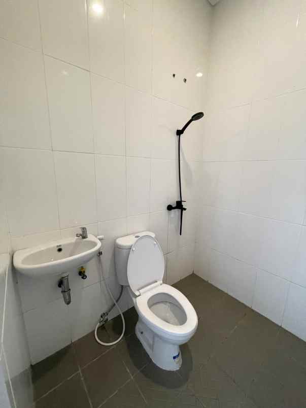 rumah tropis cocok untuk berkebun di halaman belakang