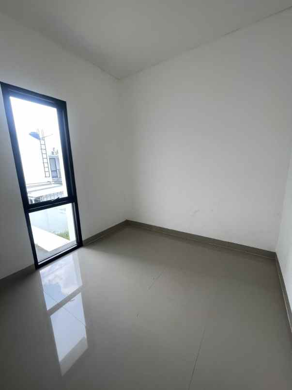 rumah tropis cocok untuk berkebun di halaman belakang