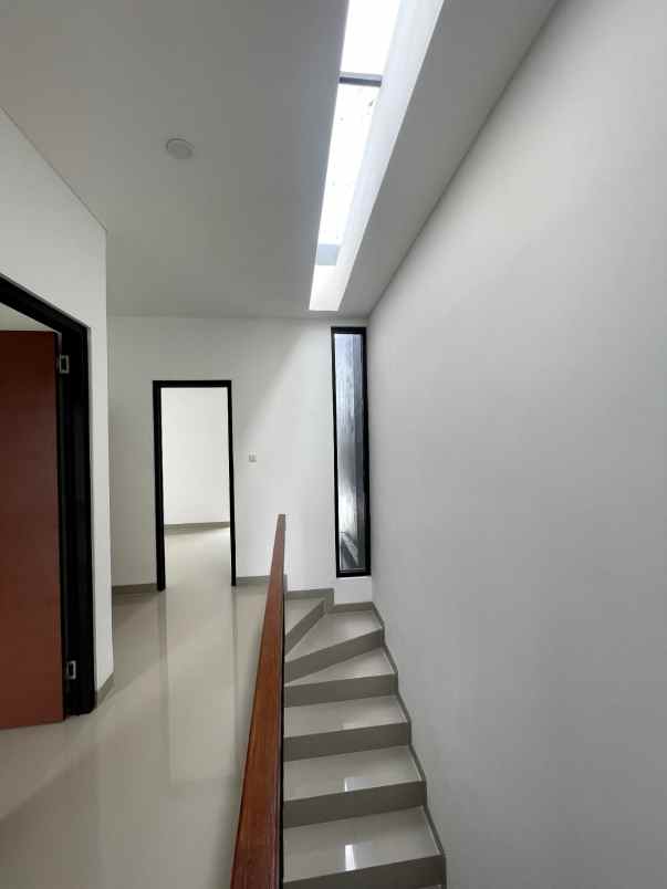 rumah tropis cocok untuk berkebun di halaman belakang