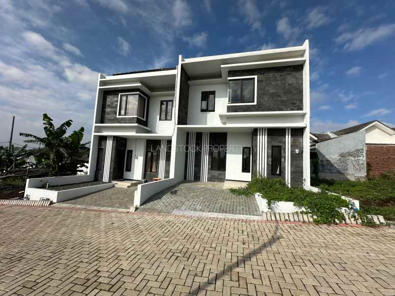 rumah villa 2 lantai lokasi lawang malang