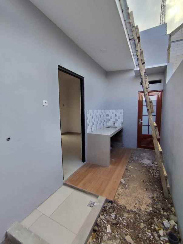 rumah villa lokasi strategis dekat alun alun batu