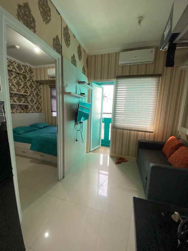 sewa apartemen 2 kamar furnish di green pramuka city