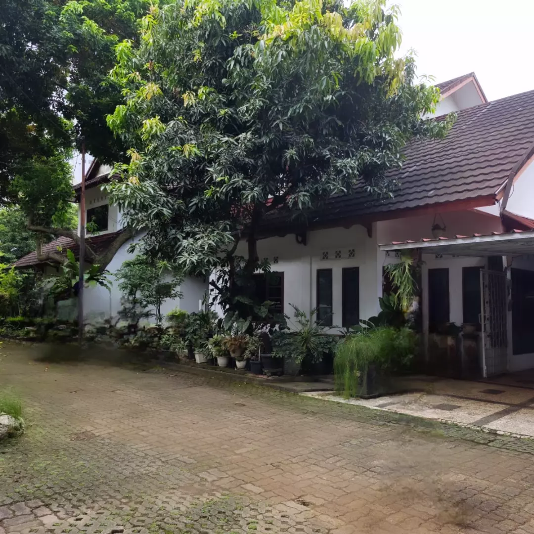 tanah 1090m2 2 unit rumah di cilandak
