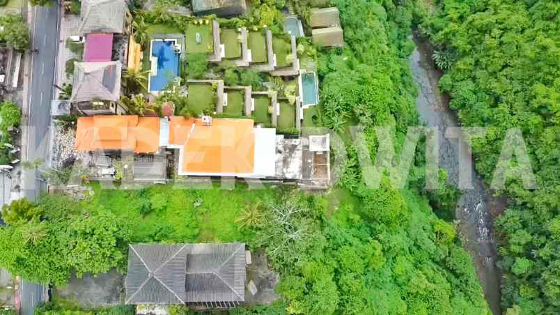 tanah jalan raya campuhan