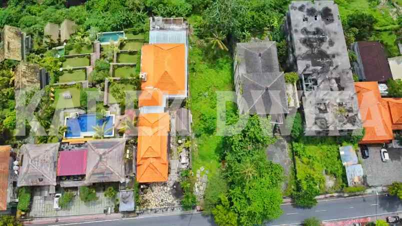 tanah jalan raya campuhan