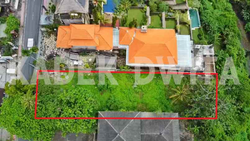 tanah jalan raya campuhan