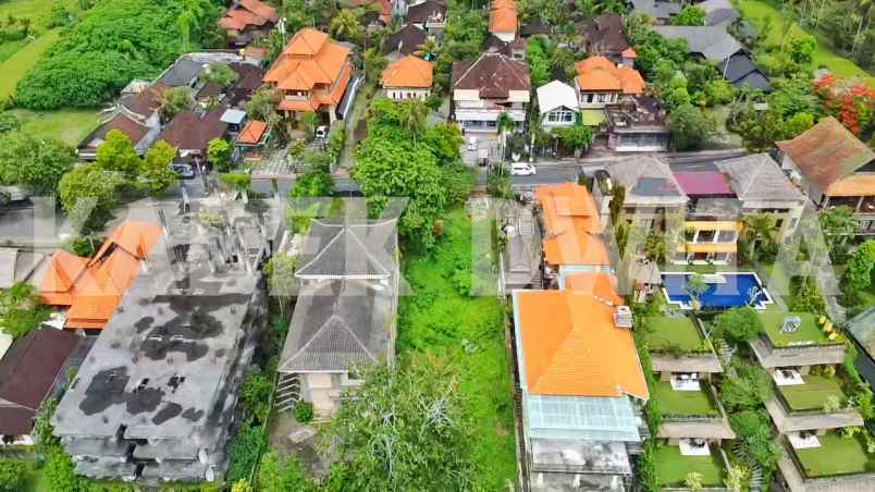 tanah jalan raya campuhan